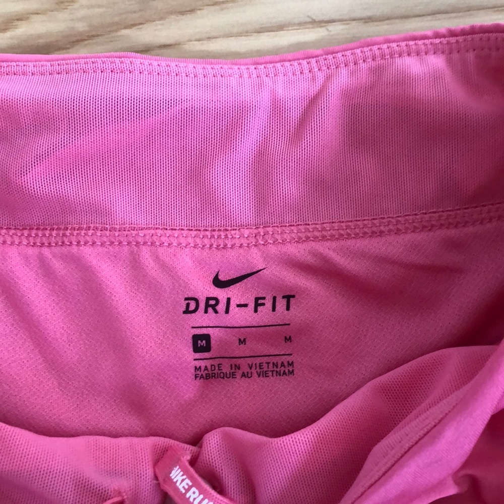 Nike Dri-fit girls shorts . - Picture 2 of 3